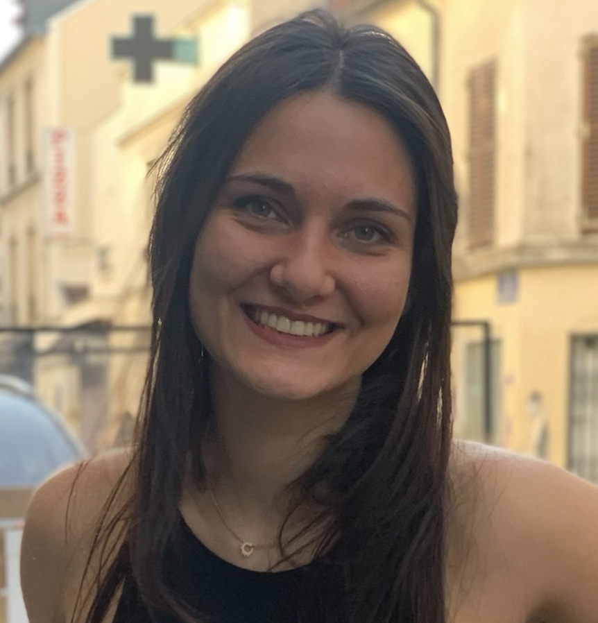 Photo de Léone avec un chat